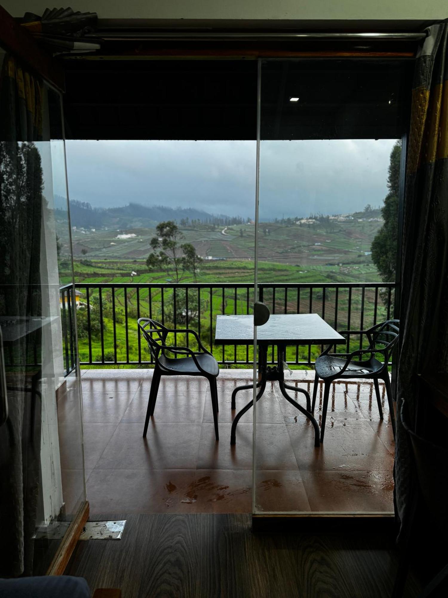 Bed and Breakfast The Wooden Springs Ooty Esterno foto