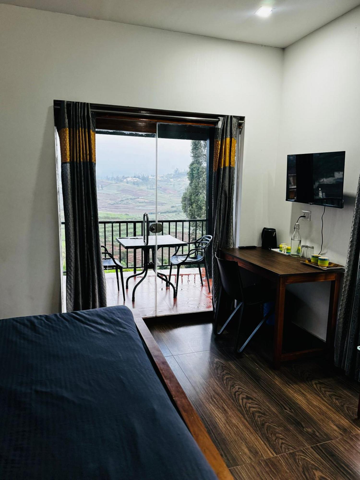 Bed and Breakfast The Wooden Springs Ooty Esterno foto